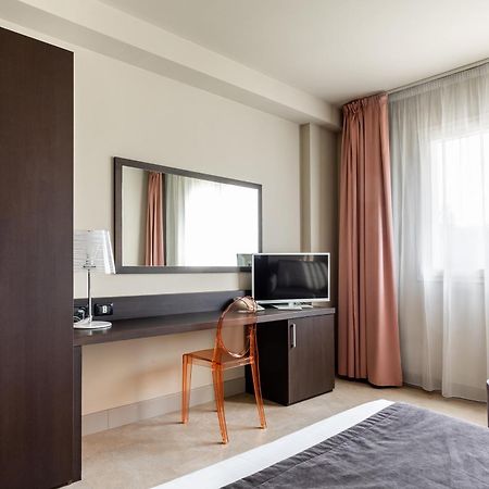 Anusca Palace Hotel คาสเทลซานเปียโตรแตร์เม ภายนอก รูปภาพ