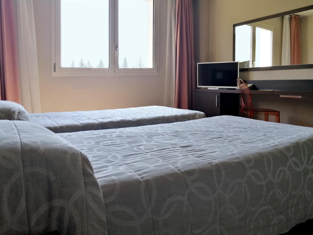 Anusca Palace Hotel คาสเทลซานเปียโตรแตร์เม ภายนอก รูปภาพ