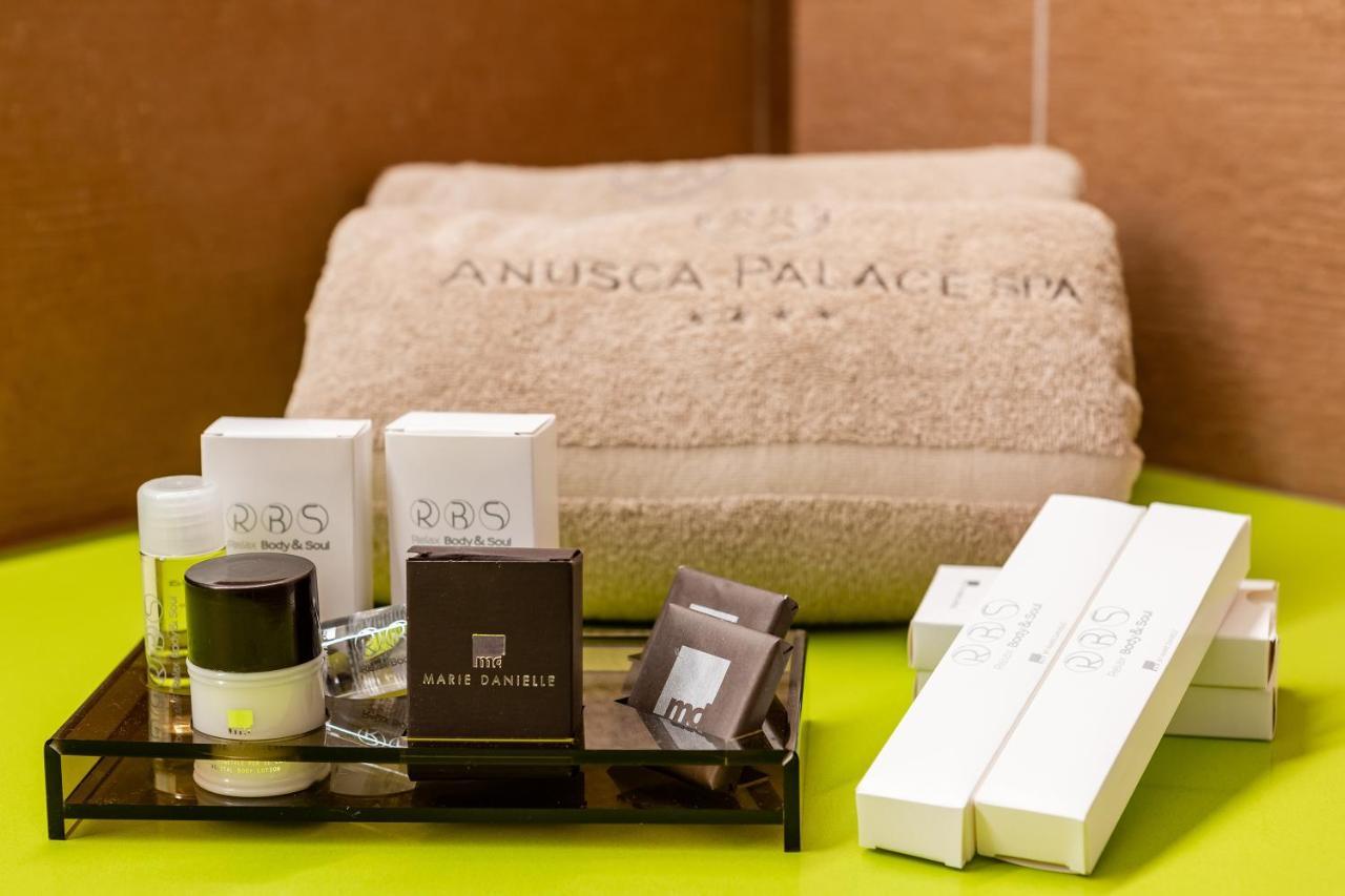 Anusca Palace Hotel คาสเทลซานเปียโตรแตร์เม ภายนอก รูปภาพ