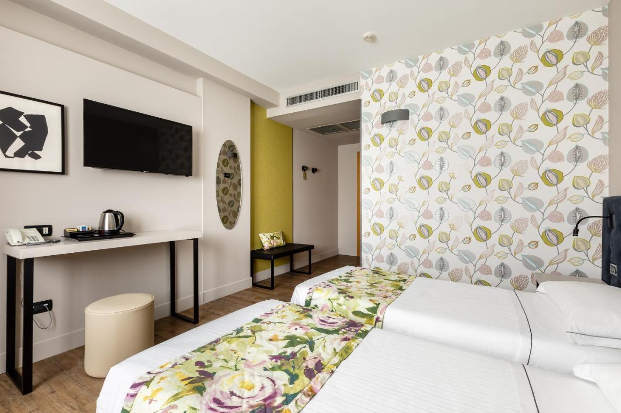 Anusca Palace Hotel คาสเทลซานเปียโตรแตร์เม ภายนอก รูปภาพ